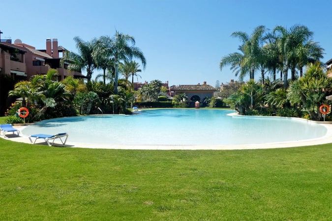 Apartment in Guadalmina - view 1