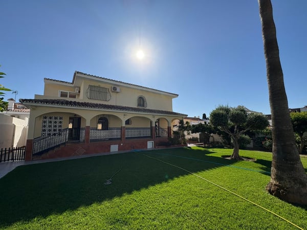 Villa in Malaga - view 1