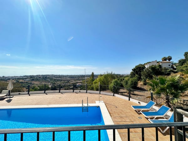 Villa in Benahavis - view 1