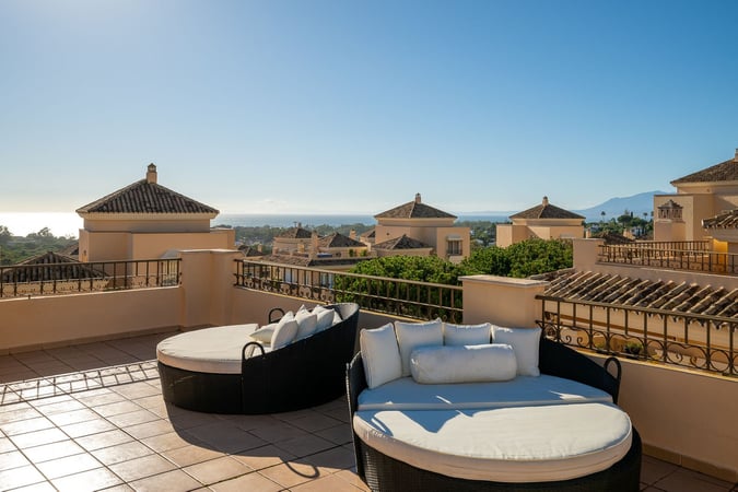 Apartment in Elviria - view 1
