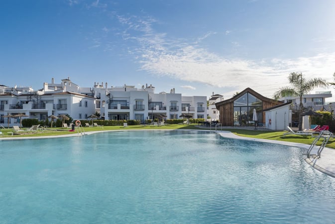 Apartment in Benahavis - view 1