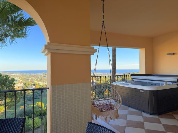 Apartment in Benahavis - view 1