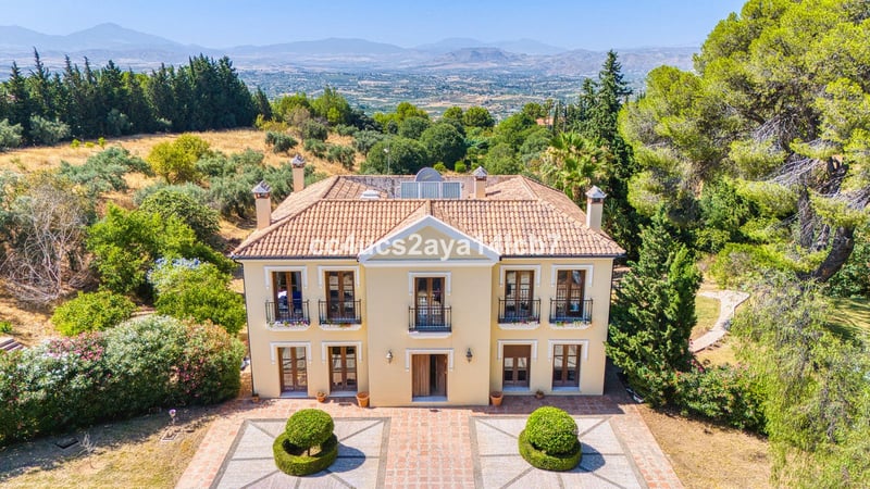 Villa in Alhaurin el Grande - view 1