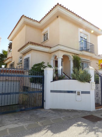 Villa in Fuengirola - view 1