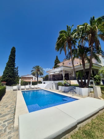 Villa in Malaga - view 1