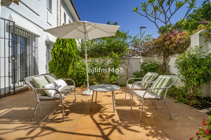 Apartment in Nueva Andalucia - view 1