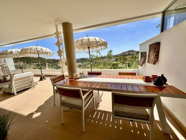 Apartment in Benahavis - view 1
