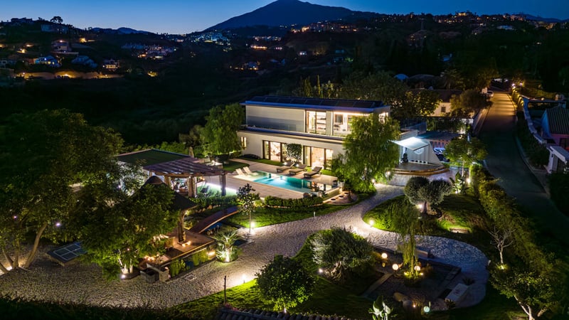 Villa in Benahavis - view 1