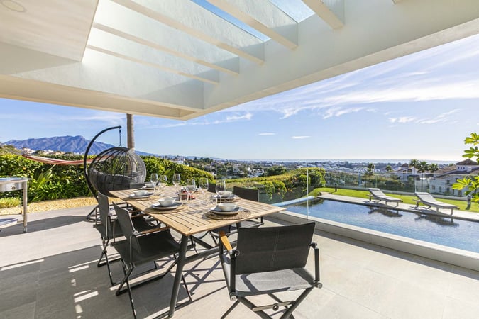 Villa in Benahavis - view 1