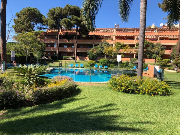 Apartment in Elviria - view 1