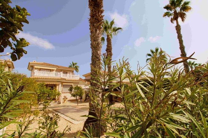 Villa in La Zenia - view 1