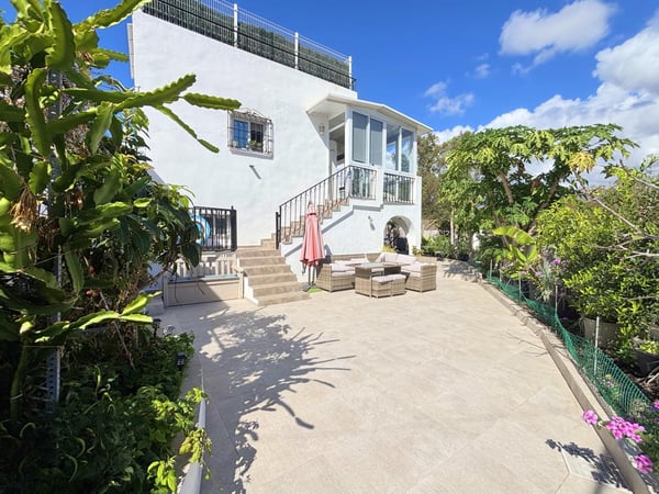 Villa in Estepona - view 1