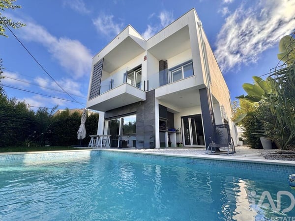 House in Fernao Ferro - view 1