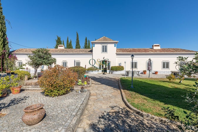House in Sao Bras de Alportel - view 1