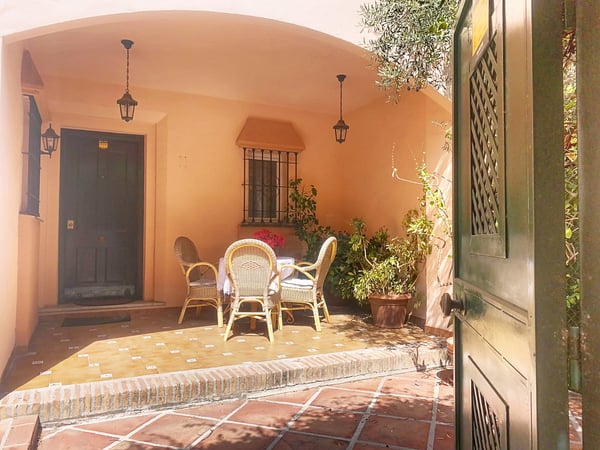 Villa in Guadalmina - view 1