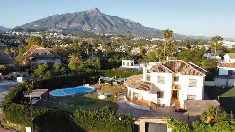 Villa in Nueva Andalucia - view 1