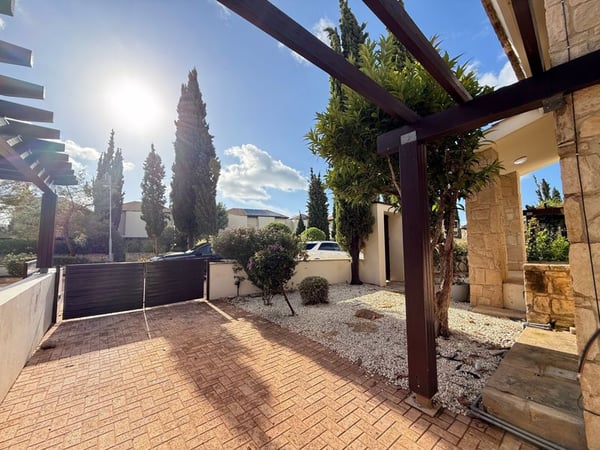 Villa in Kouklia - view 1