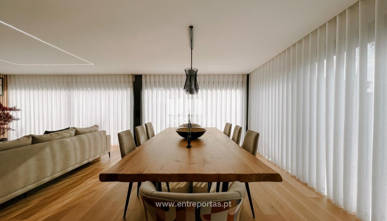 House in Alvaraes - Image 3