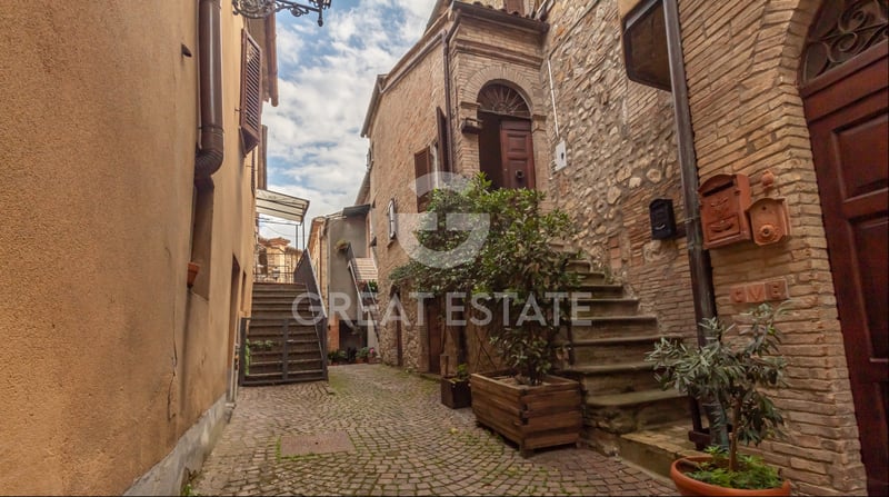 House in Castel Viscardo - view 1