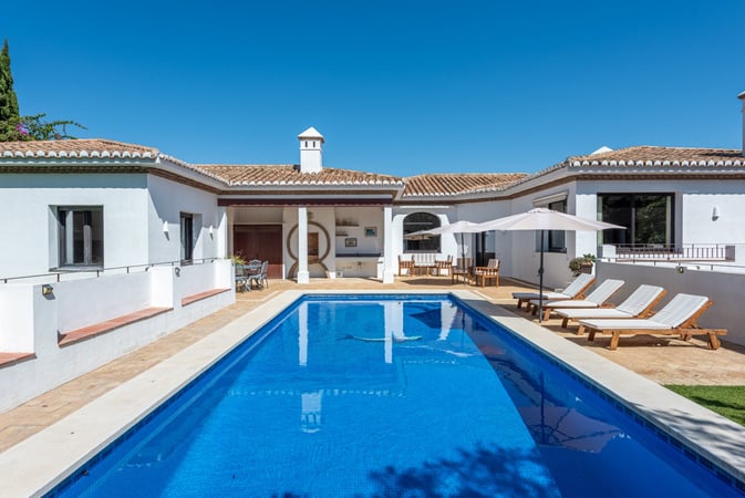Villa in Sotogrande - view 1