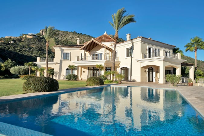 Villa in Benahavis - view 1