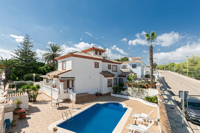 House in Campoamor R-5 - view 1