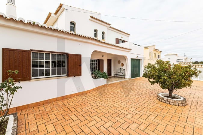 Villa in Alvor - view 1