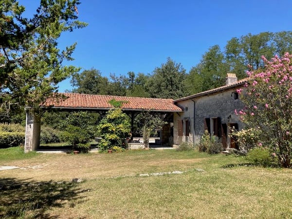 House in Champagne-et-Fontaine - view 1