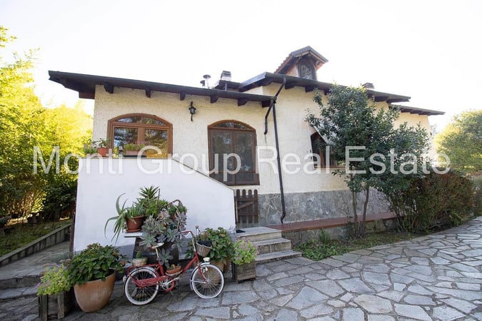 Villa in Case Griglia - view 1