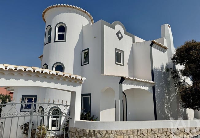 House in Portelas - view 1