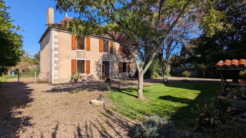 House in Chapelle-Viviers - view 1
