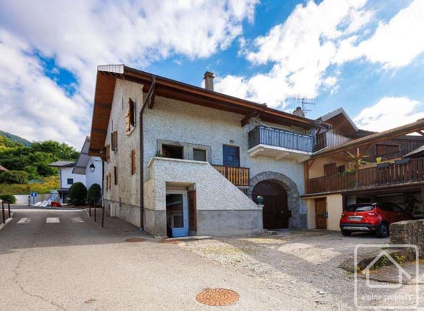 House in Lyaud - view 1