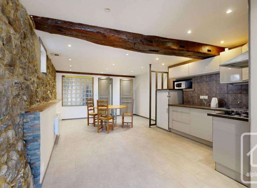 House in Lyaud - Image 4