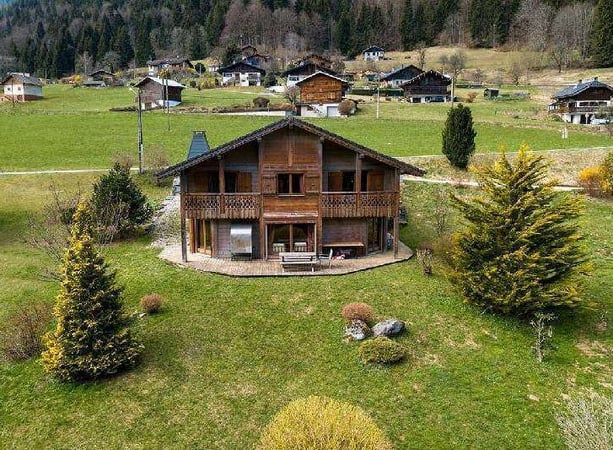 Villa in Essert-Romand - view 1