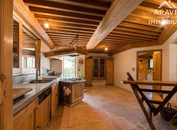 Villa in Lathuile - view 1