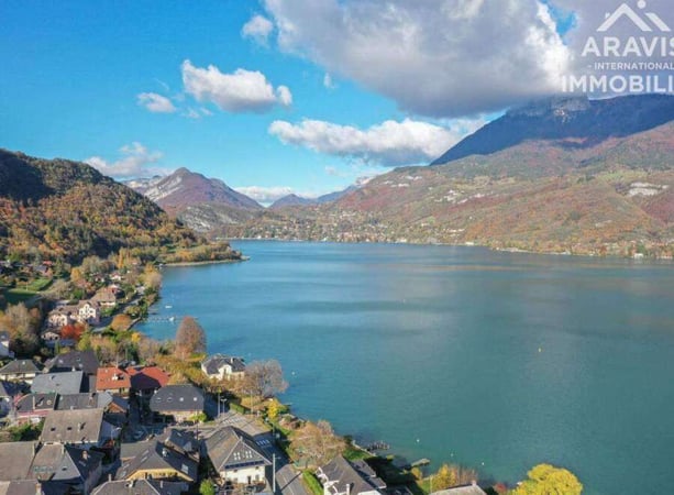 Villa in Bredannaz - view 1