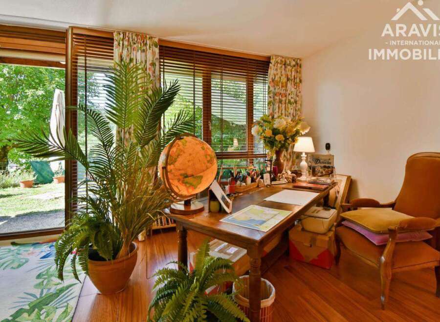 Apartment in Montmin - Image 2