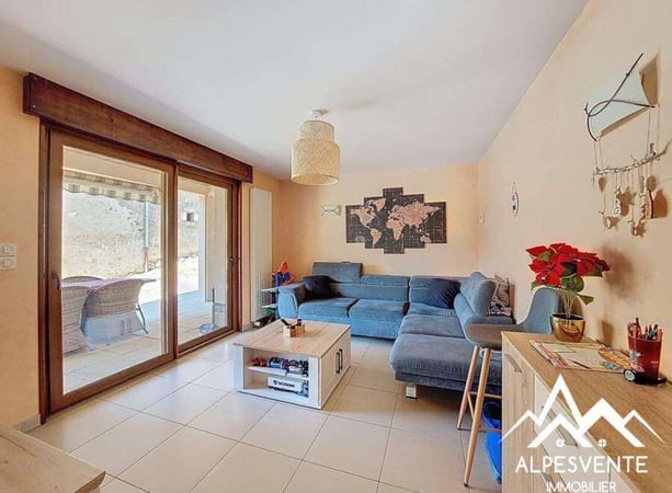 Apartment in Vailly - view 1