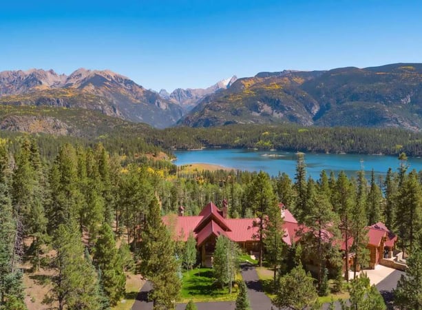 House in Cascade - view 1