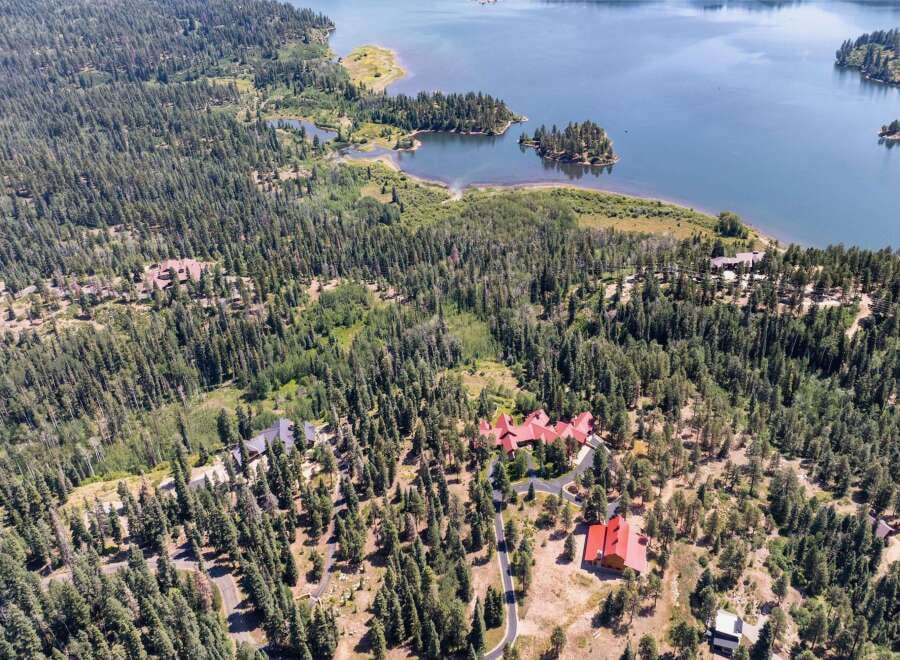 House in Cascade - Image 5