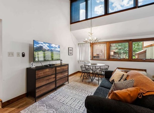 House in La Plata County - view 1