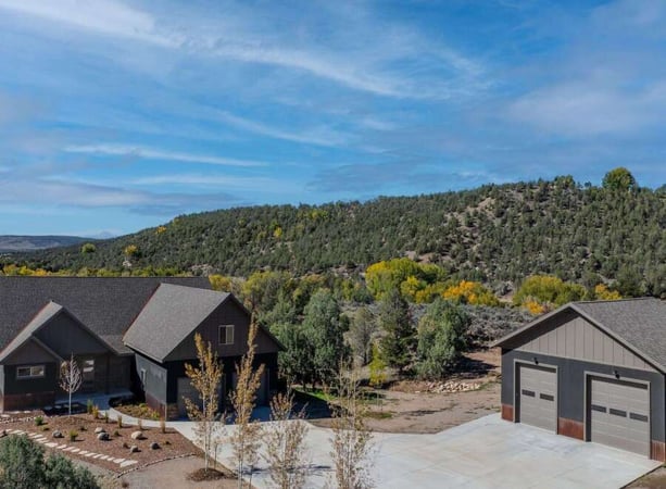 House in Bondad - view 1