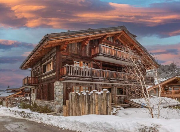 House in Les Allues - view 1