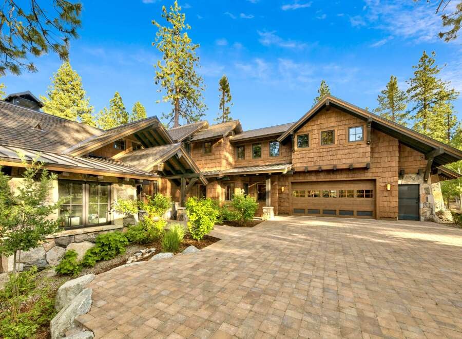 House in Carson Colony - Image 3