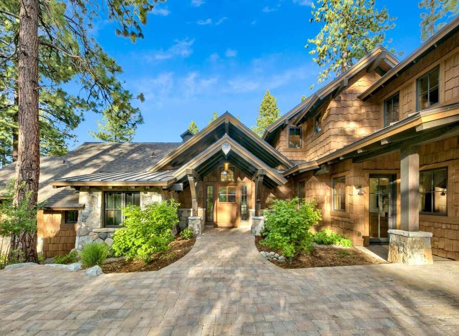 House in Carson Colony - Image 4