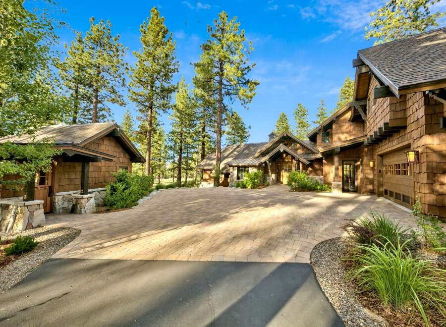 House in Carson Colony - Image 2