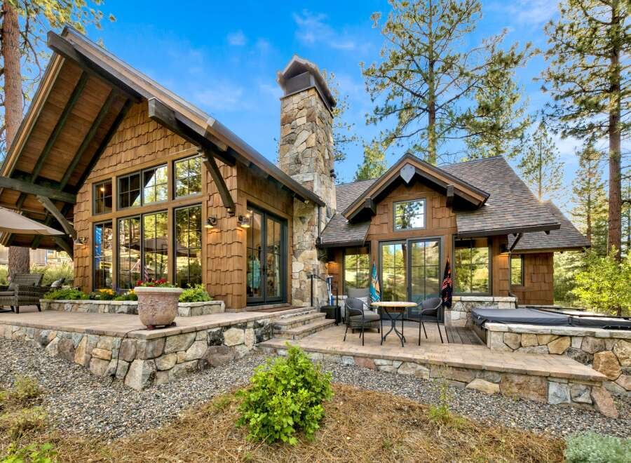 House in Carson Colony - Image 5