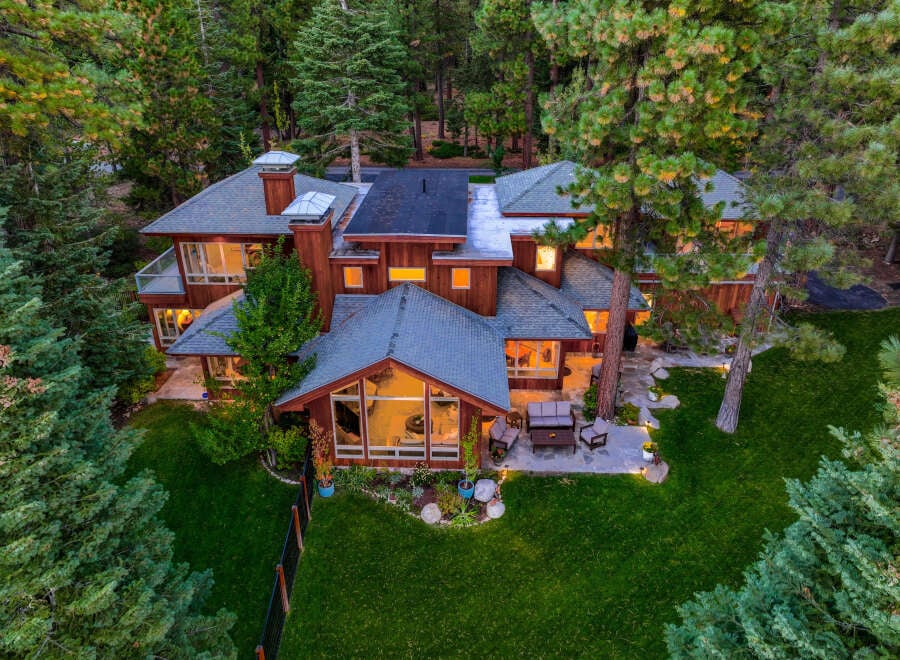House in Tahoe Estates - Image 4