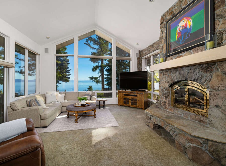 House in Tahoe Estates - Image 2