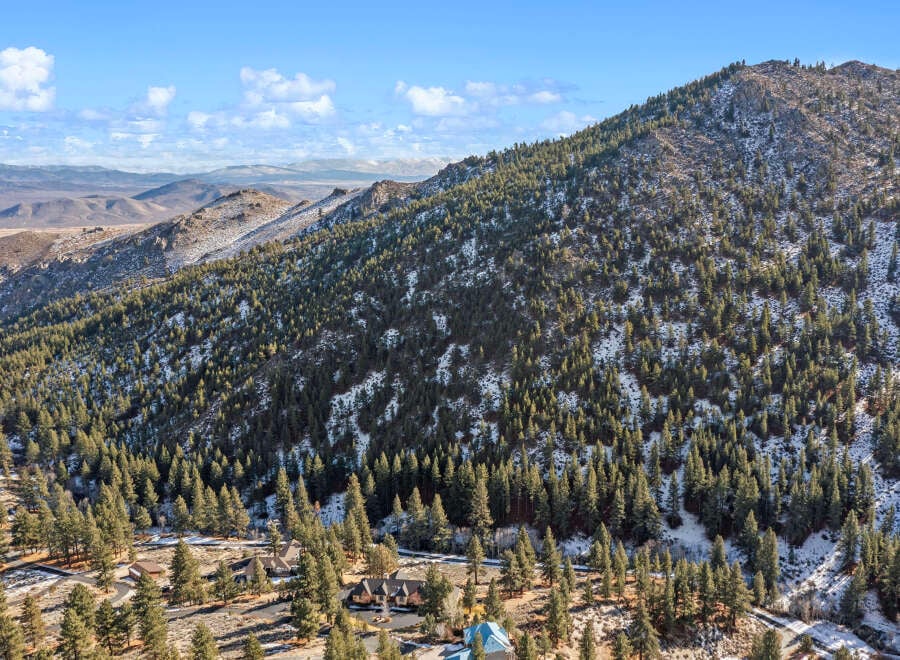 House in Carson Colony - Image 2